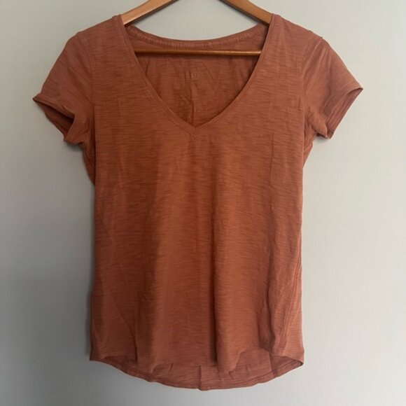 Lululemon Love V Neck Short Sleeve T Shirt Desert Sun Size 4 - Picture 1 of 3